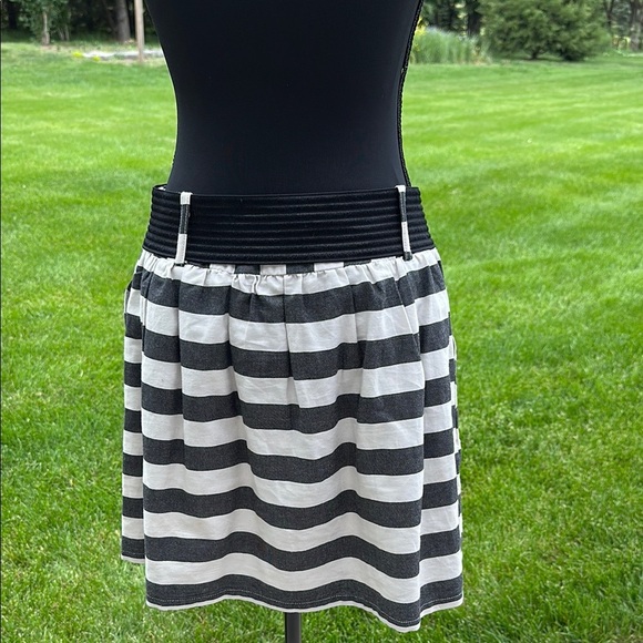 Forever 21 Black and White Mini Skirt - Picture 3 of 3